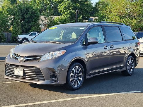 Used 2019 Toyota Sienna LE AWD/4WD image 3