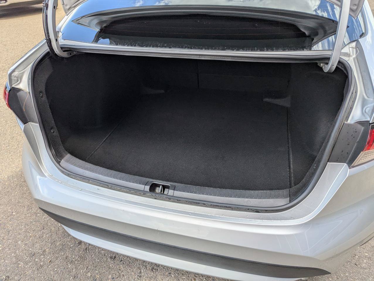 Used 2022 Toyota Corolla LE FWD image 24