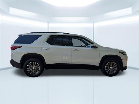 Used 2023 Chevrolet Traverse LT w/ LPO, Cargo Package FWD image 7