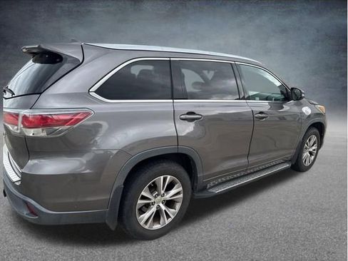 Used 2015 Toyota Highlander XLE FWD image 6