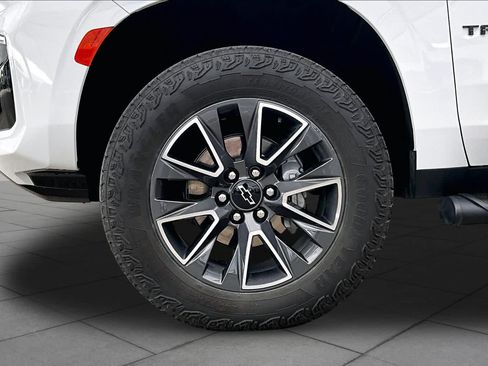 Used 2024 Chevrolet Tahoe Z71 w/ Z71 Off-Road Package AWD/4WD image 11