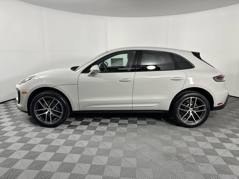 Certified 2025 Porsche Macan image 2