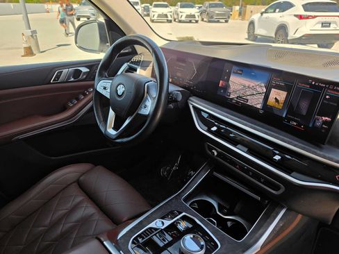 Used 2023 BMW X7 xDrive40i w/ Premium Package AWD/4WD image 11