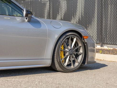 Used 2018 Porsche 911 GT3 RWD image 17