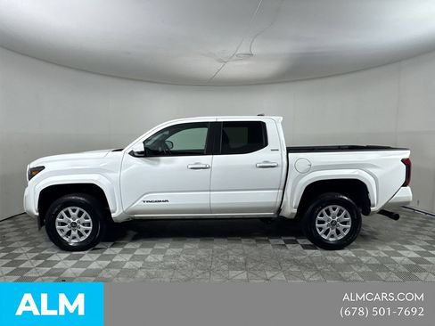 Used 2024 Toyota Tacoma SR5 AWD/4WD image 10