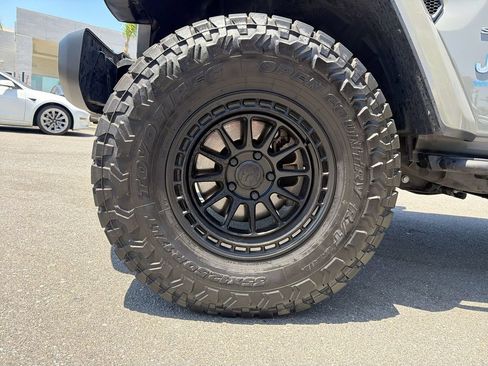 Used 2022 Jeep Wrangler Unlimited Sahara AWD/4WD image 18