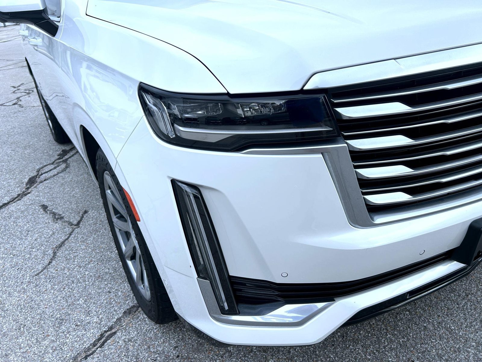 Used 2021 Cadillac Escalade Premium Luxury Platinum w/ Heavy-Duty Trailer Package AWD/4WD image 10