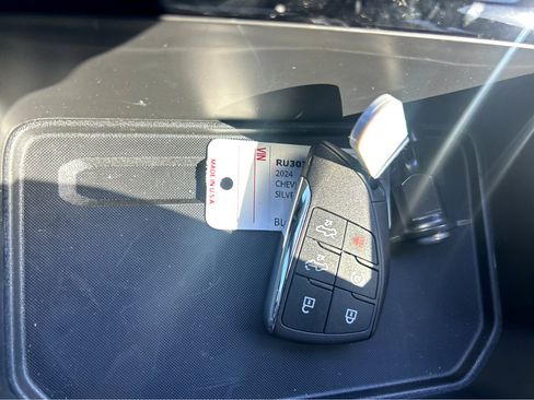 New 2024 Chevrolet Silverado EV RST image 32