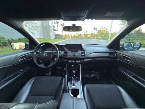 Used 2017 Honda Accord Sport image 16