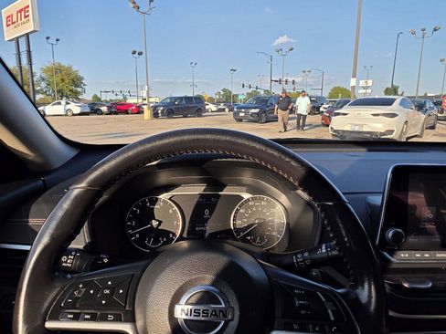 Used 2022 Nissan Altima 2.5 SR image 23