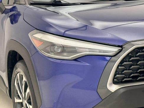 Used 2022 Toyota Corolla Cross XLE w/ Convenience Package FWD image 5