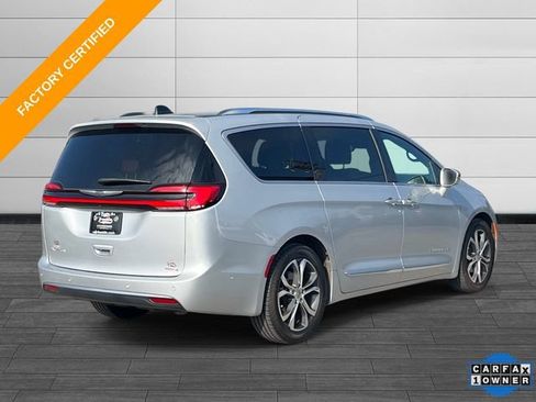 Used 2024 Chrysler Pacifica Pinnacle FWD image 4