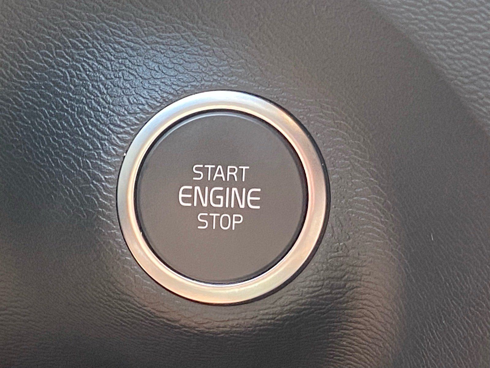 Used 2024 Volvo XC40 B5 Core AWD/4WD image 16