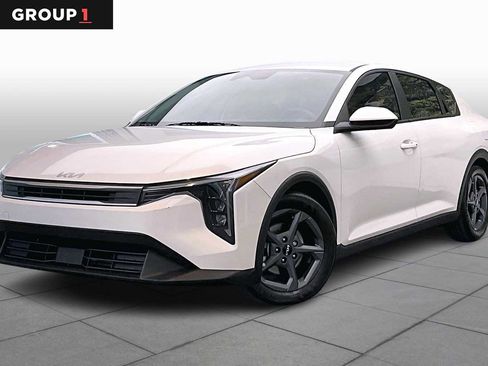 Used 2025 Kia K4 LXS image 1