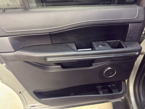 Used 2019 Ford Expedition Max XLT image 27