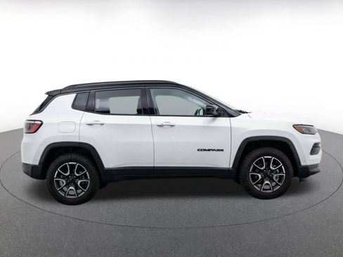 Used 2025 Jeep Compass Trailhawk AWD/4WD image 9