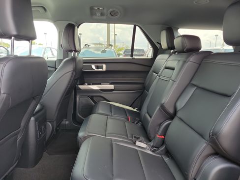 Used 2024 Ford Explorer XLT w/ Equipment Group 202A RWD image 17