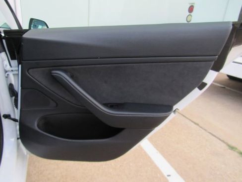 Used 2021 Tesla Model 3 Standard Range Plus image 24