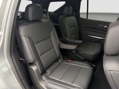 Used 2025 Chevrolet Traverse LT image 19