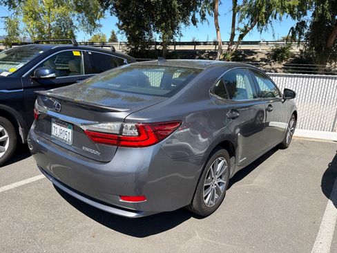 Used 2016 Lexus ES 300h w/ Navigation System Package FWD image 3