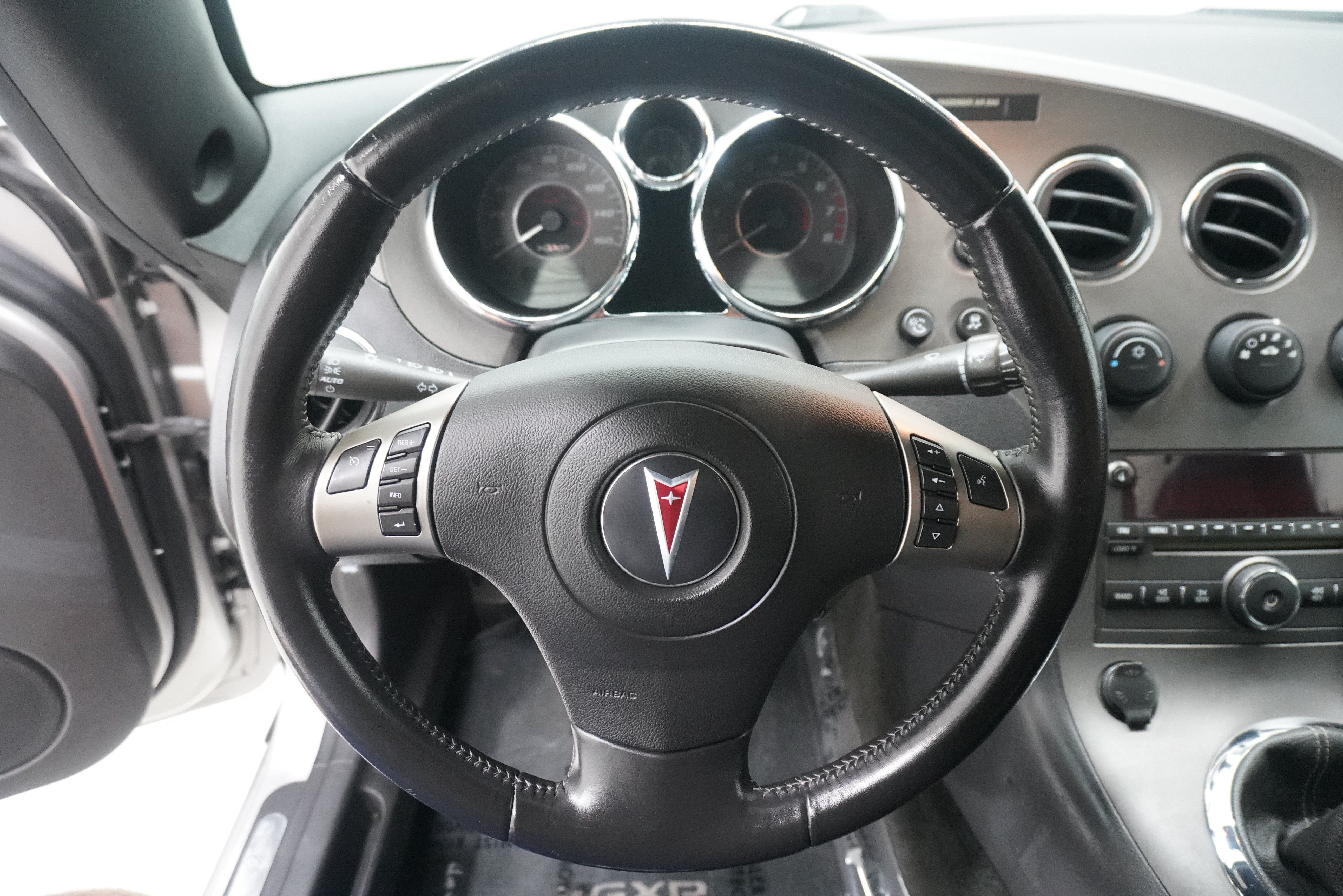 Used 2008 Pontiac Solstice GXP w/ Premium Package RWD image 17