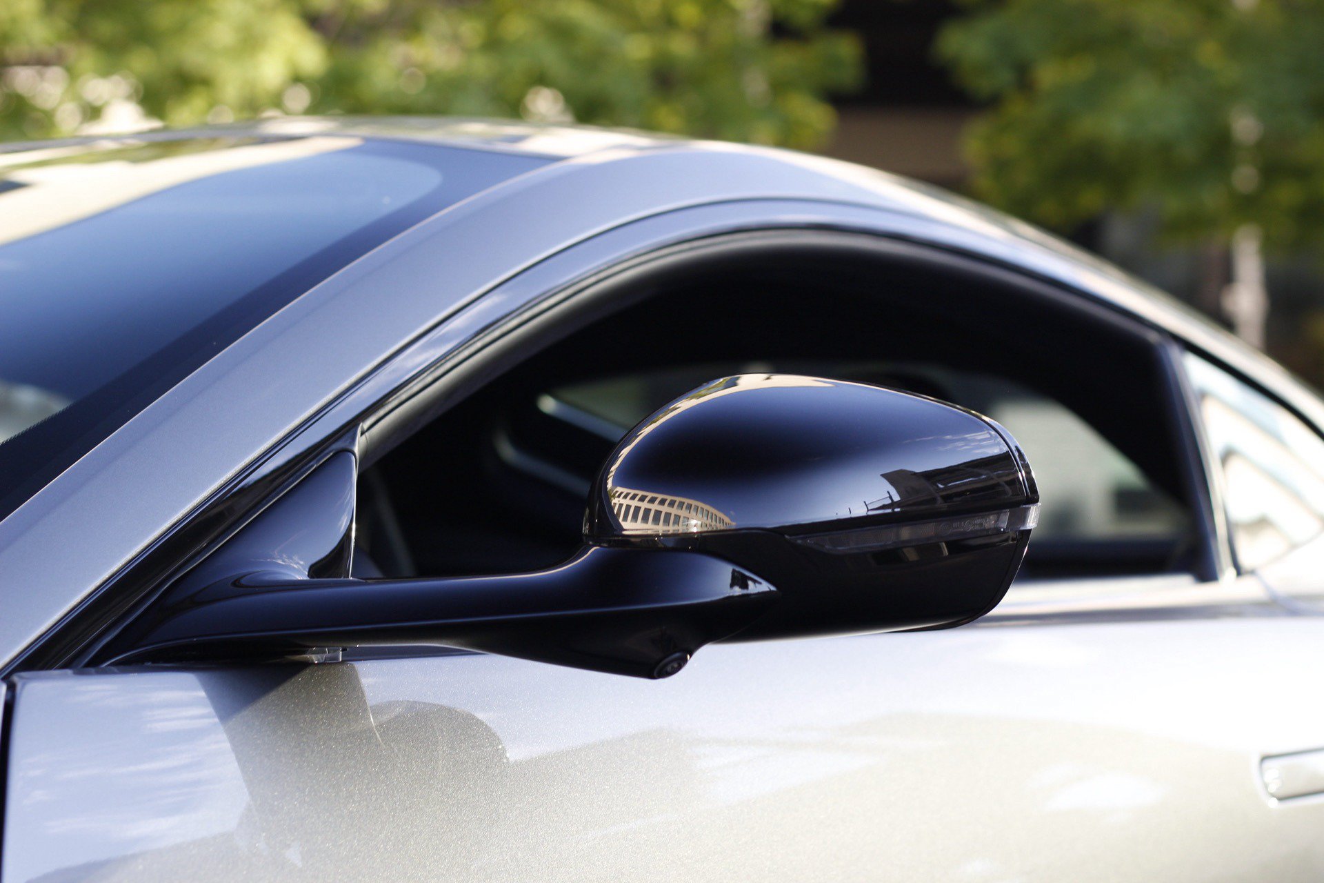 Used 2025 Aston Martin V8 Vantage Coupe RWD image 11