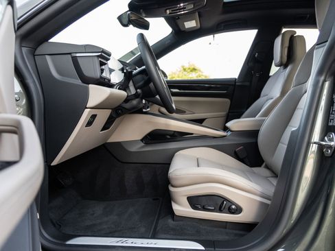 Certified 2025 Porsche Macan Electric image 23