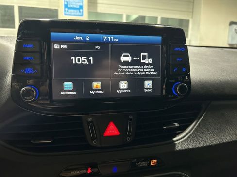 Used 2018 Hyundai Elantra GT image 16