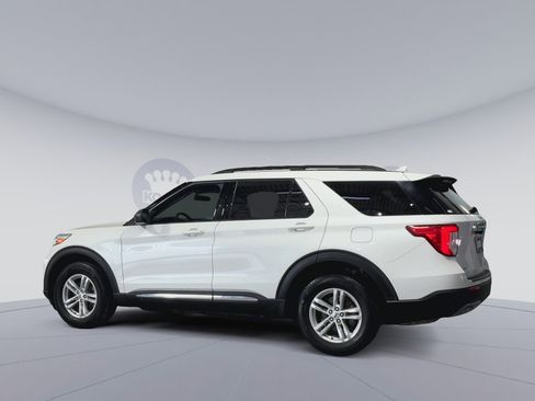 Used 2022 Ford Explorer XLT w/ Equipment Group 202A image 8