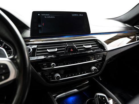 Used 2018 BMW 540i w/ M Sport Package image 32