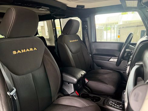 Used 2014 Jeep Wrangler Unlimited Sahara w/ Connectivity Group AWD/4WD image 23