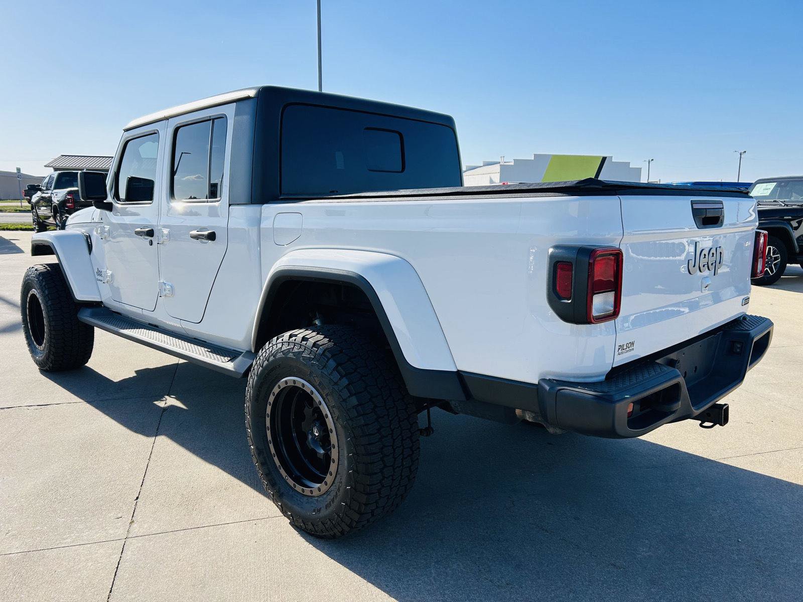 Used 2020 Jeep Gladiator Overland AWD/4WD image 32