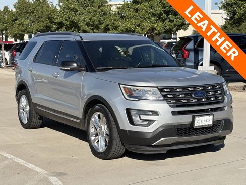 Used 2017 Ford Explorer XLT w/ Equipment Group 202A image 5