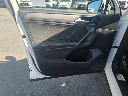 Used 2022 Volkswagen Tiguan SE image 21