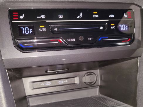 Used 2024 Volkswagen Tiguan SE R-Line image 23