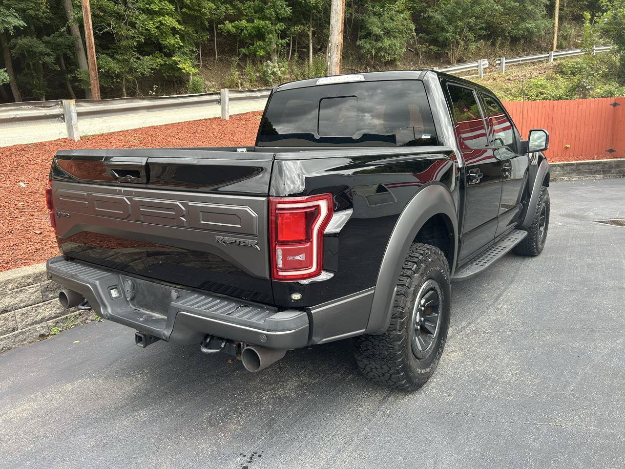 Used 2017 Ford F150 Raptor w/ Equipment Group 802A Luxury AWD/4WD image 4