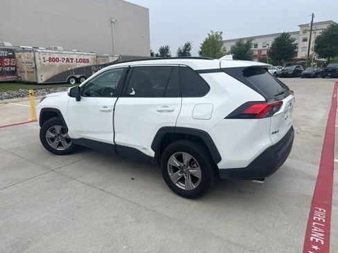 Used 2025 Toyota RAV4 XLE AWD/4WD image 5