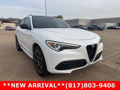 Used 2022 Alfa Romeo Stelvio Veloce image 3