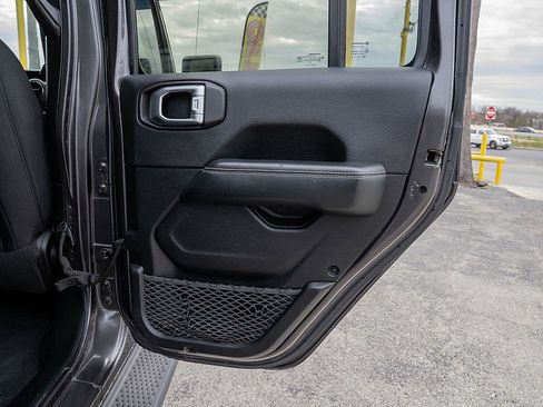 Used 2020 Jeep Wrangler Unlimited Sahara image 13