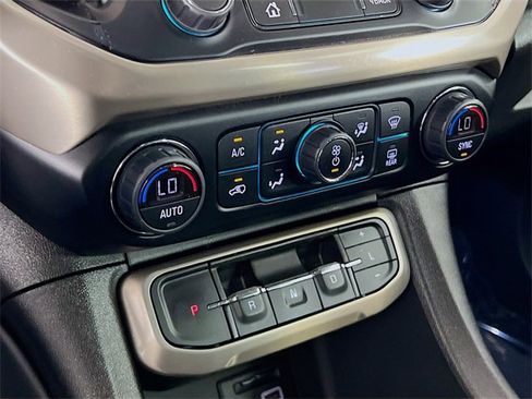 Used 2022 GMC Acadia Denali w/ Denali Ultimate Package image 16