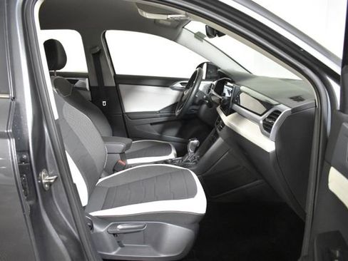 Used 2025 Volkswagen Taos SE AWD/4WD image 32