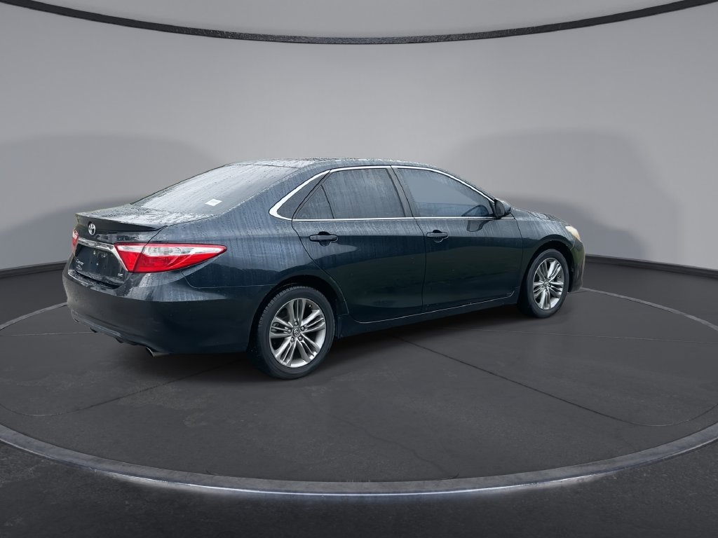 Used 2016 Toyota Camry SE FWD image 2