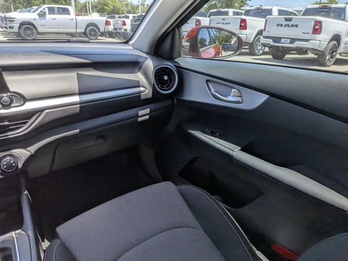 Used 2022 Kia Forte LXS w/ LXS Technology Package FWD image 15