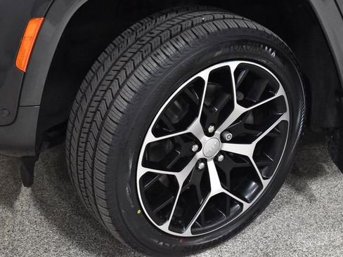 Used 2022 Jeep Grand Cherokee Summit image 11