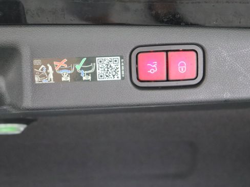 Used 2025 Mercedes-Benz E 350 Sedan image 35