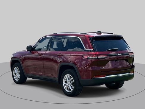 Used 2024 Jeep Grand Cherokee Laredo X w/ Trailer Tow Package AWD/4WD image 5