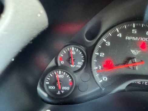 Used 2004 Chevrolet Corvette Convertible w/ Preferred Equipment Group RWD image 20