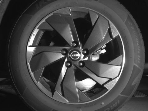 Used 2025 Nissan Rogue SV AWD/4WD image 14