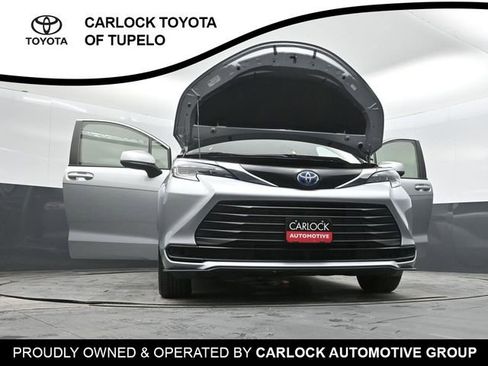 Used 2025 Toyota Sienna LE image 50