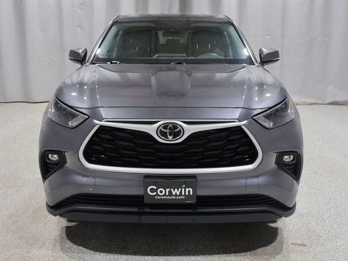 Used 2023 Toyota Highlander LE AWD/4WD image 7